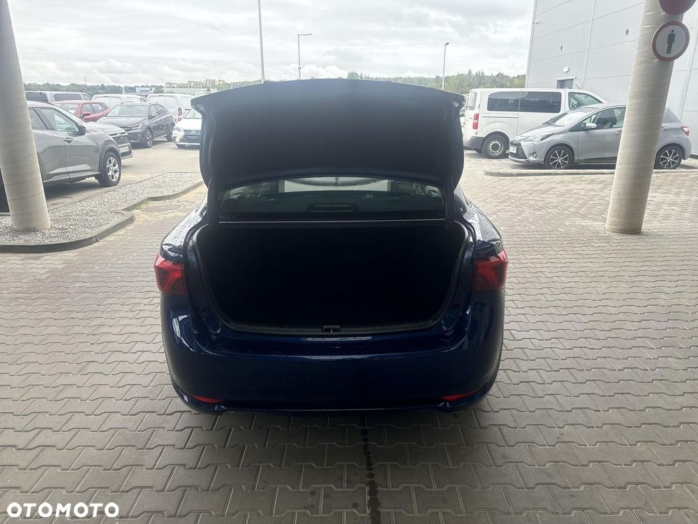 Toyota Avensis - 14