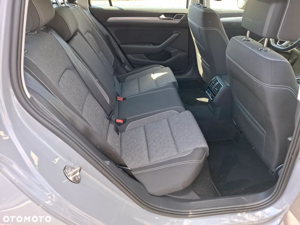 Volkswagen Passat Variant 2.0 TDI EVO Business DSG - 13
