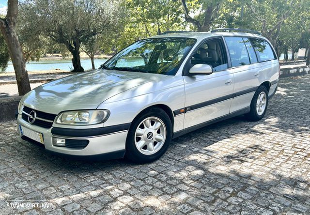 Opel Omega Caravan 2.5i V6 CD - 9