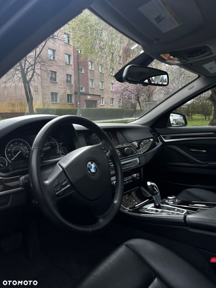BMW Seria 5 528i xDrive - 9