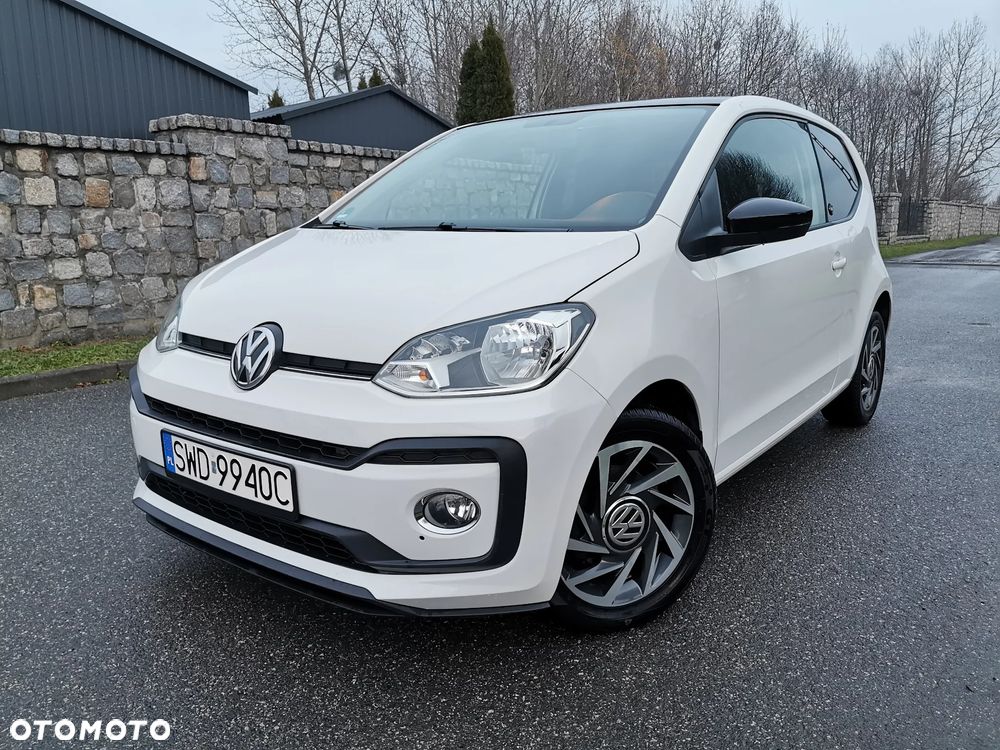 Volkswagen up! TSI (BlueMotion Technology) move