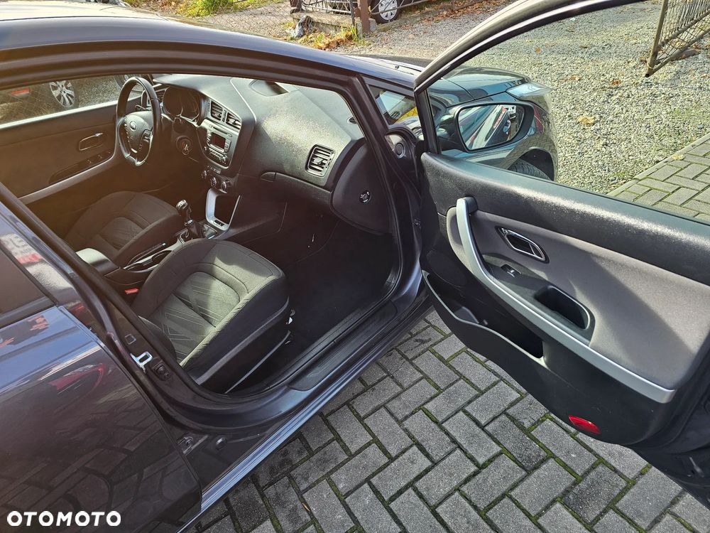 Kia Ceed 1.4 CVVT Dream Team Edition - 11