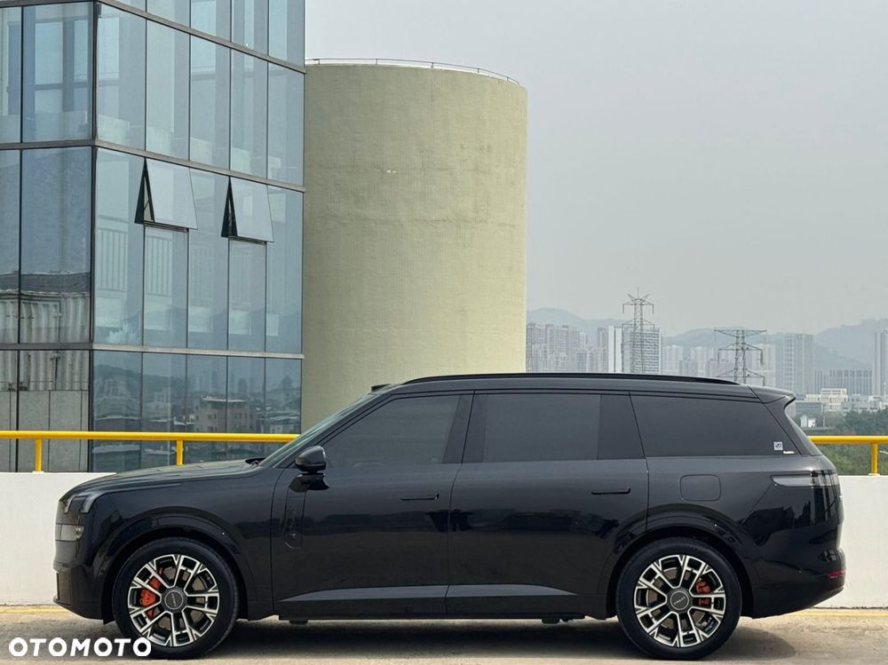 Lynk & Co 900 - 5