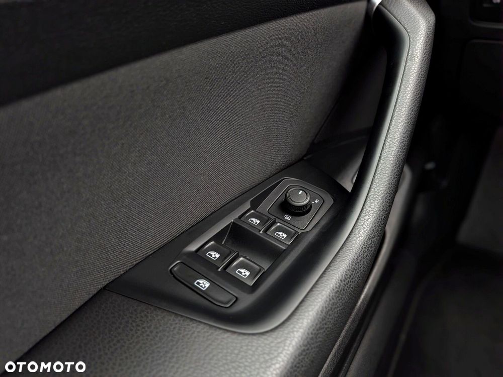 Volkswagen Passat 1.5 TSI EVO Business DSG - 33