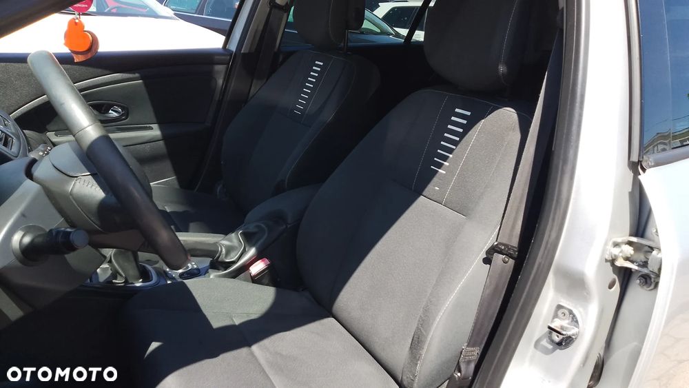 Renault Megane dCi 90 FAP Paris - 14