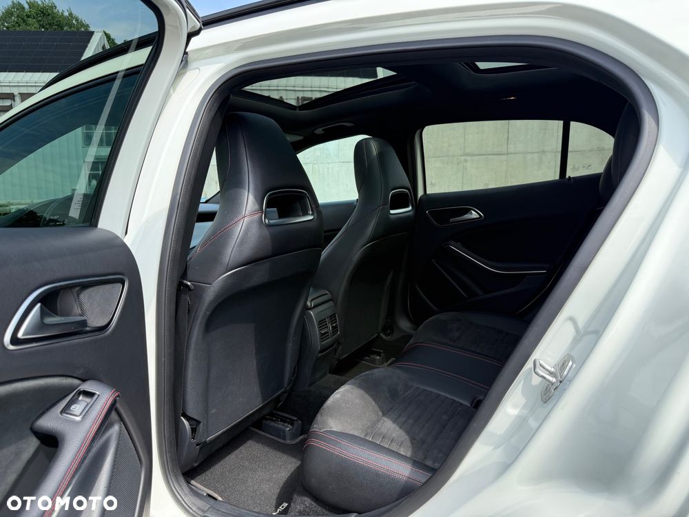 Mercedes-Benz GLA 250 4-Matic AMG Line - 14
