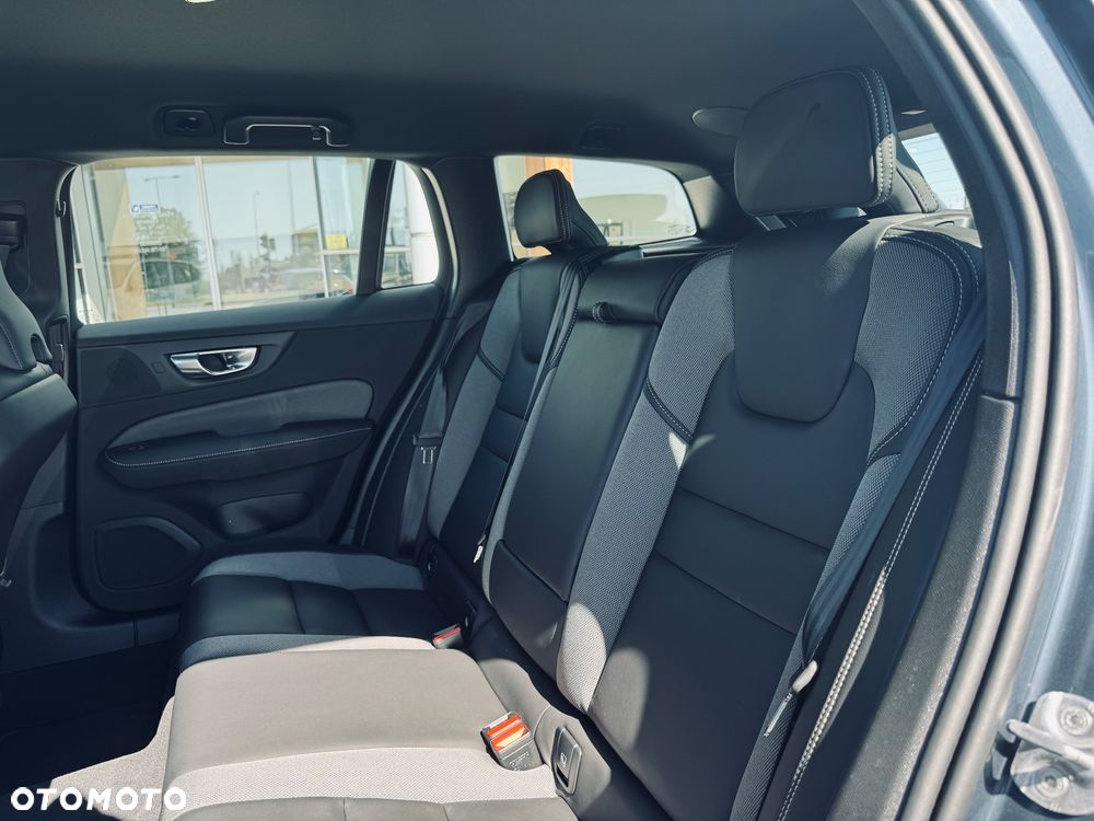 Volvo V60 B4 B Plus Dark - 10