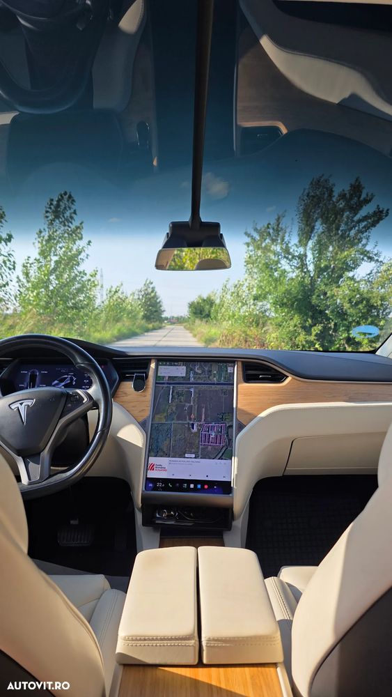 Tesla Model X - 6