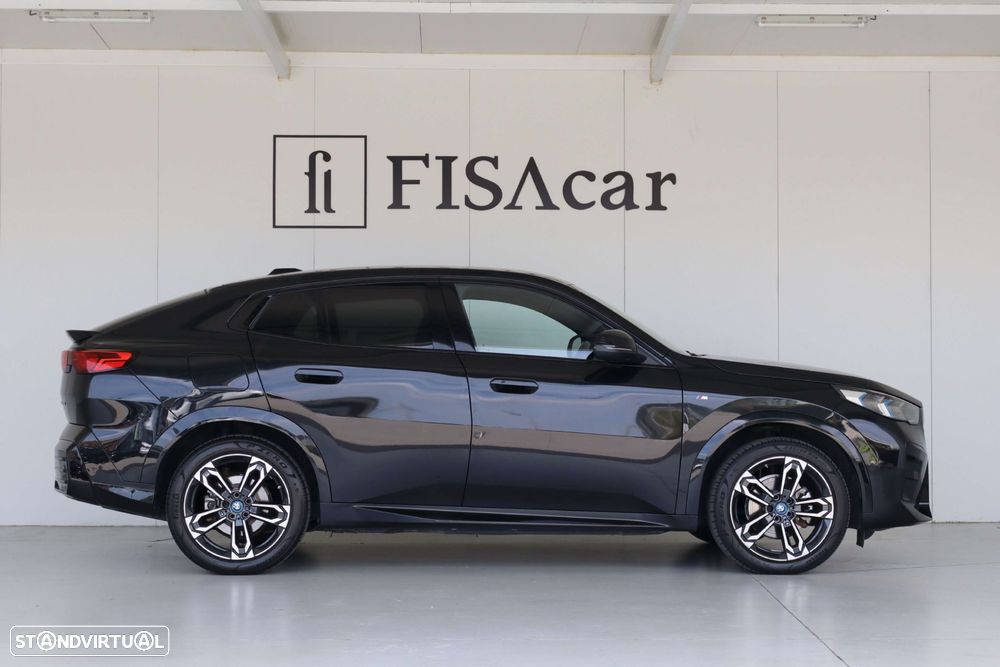 BMW iX2 eDrive20 Pack Desportivo M - 7