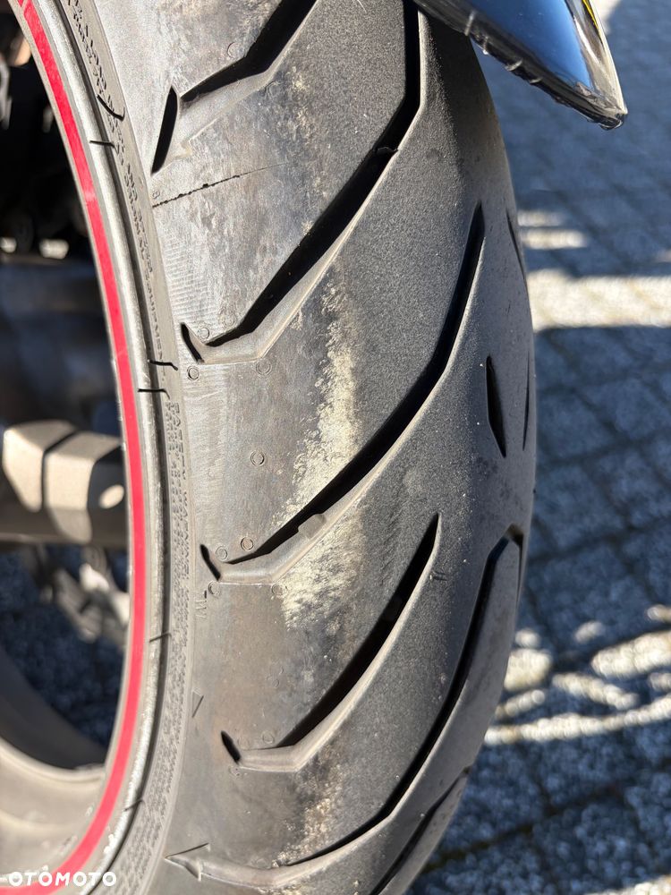 Suzuki GSR - 3