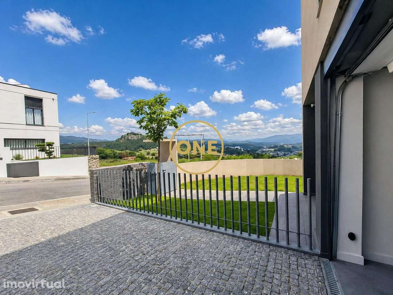 Moradia T3 em Banda de 2 pisos em Lanhoso, Póvoa de Lanhoso - Grande imagem: 3/19