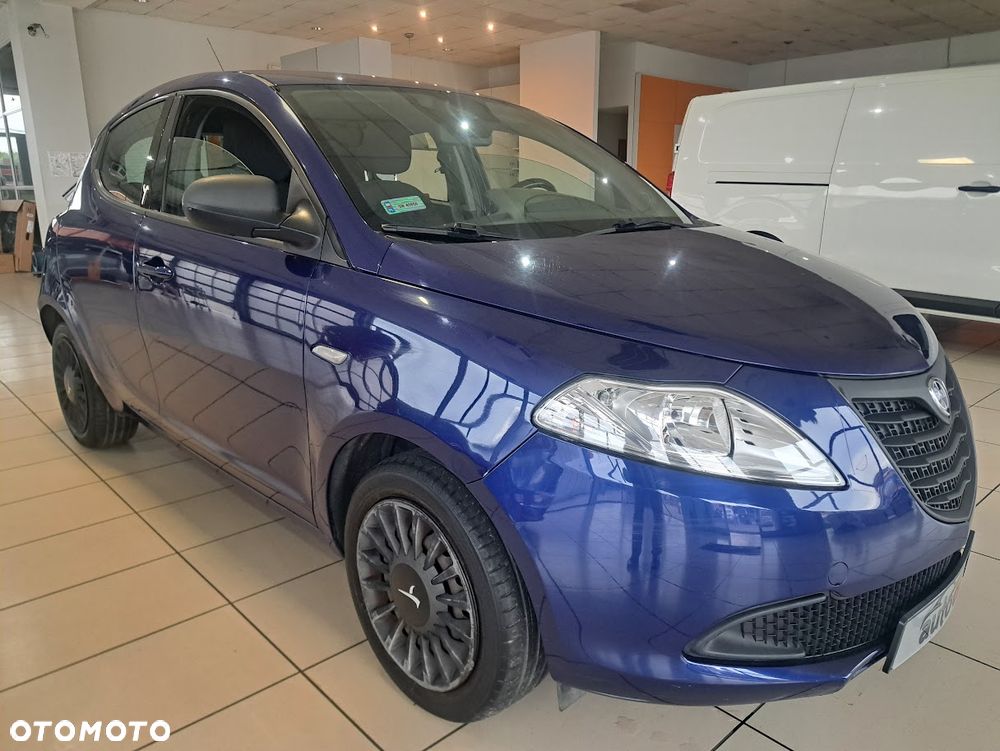 Lancia Ypsilon 1.2 8V Elefantino S&S - 3