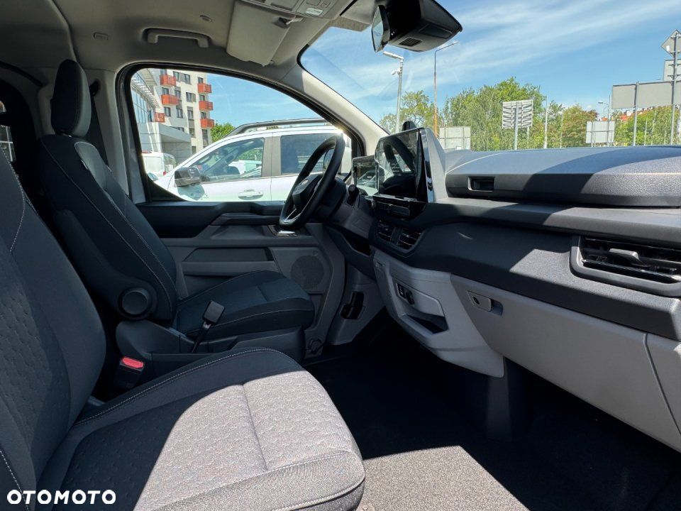 Ford Tourneo Custom - 13