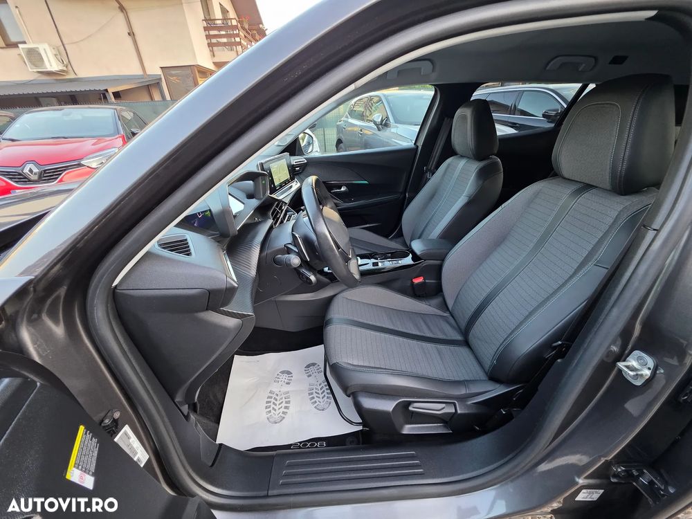 Peugeot 2008 PureTech 130 EAT8 GT - 24