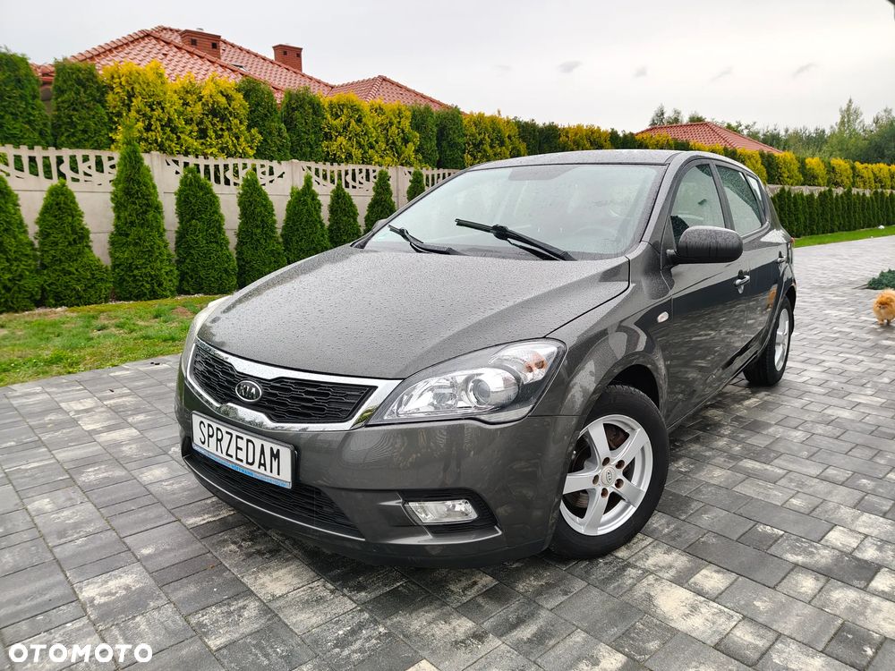 Kia Ceed - 8