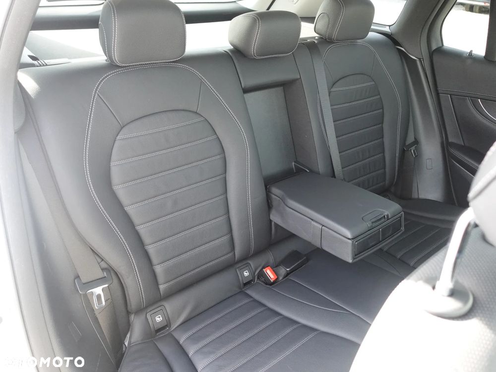 Mercedes-Benz GLC 300 de 4Matic 9G-TRONIC AMG Line - 11