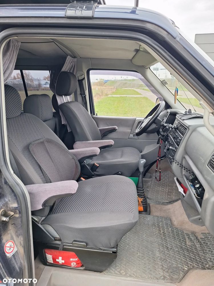 Volkswagen Caravelle - 6