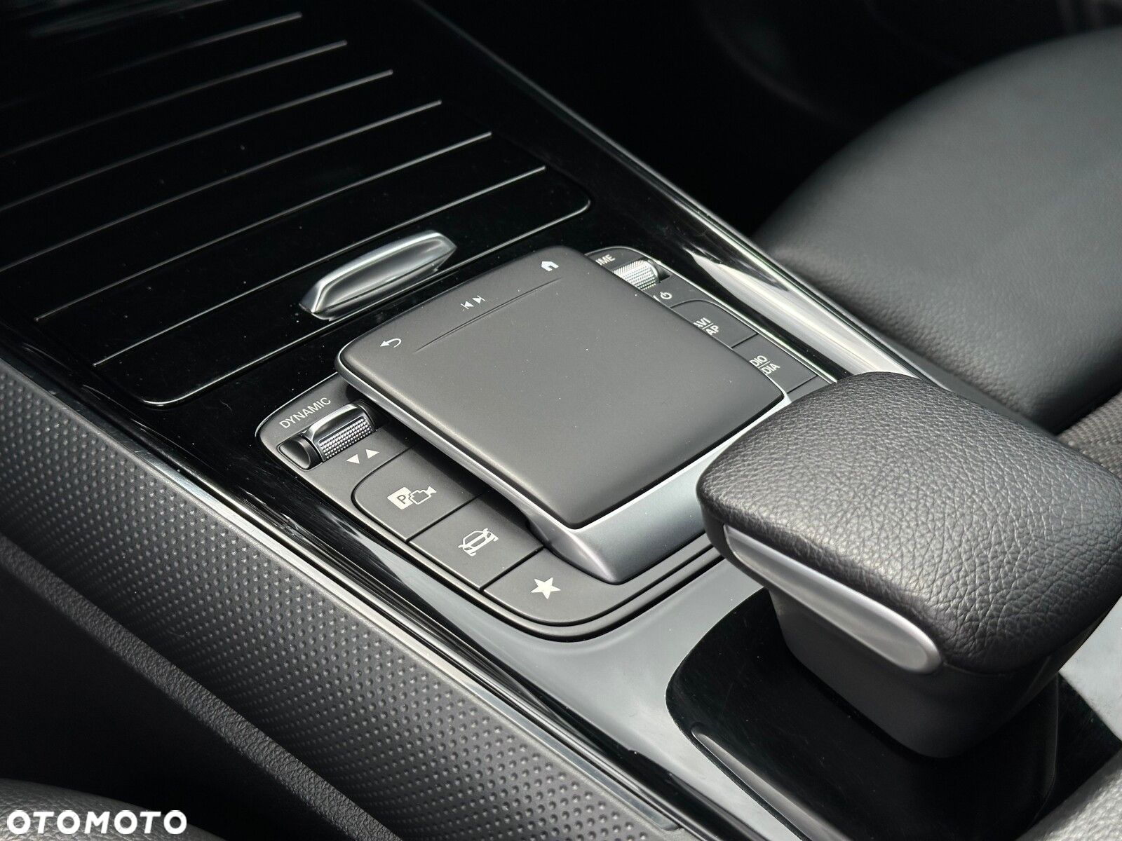 Mercedes-Benz GLA 200 Progressive - 31