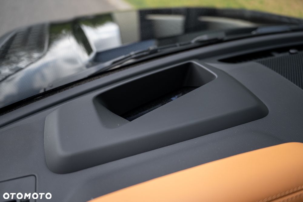 Land Rover Defender - 26