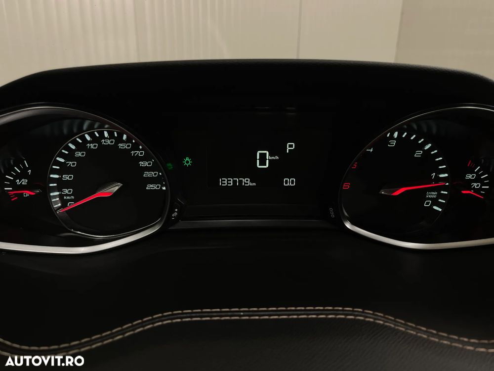 Peugeot 308 BlueHDi FAP 130 EAT8 Stop & Start GT - 28