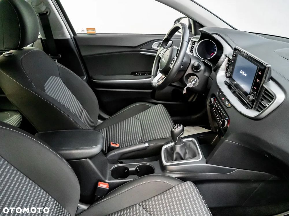 Kia Ceed 1.5 T-GDI M - 23