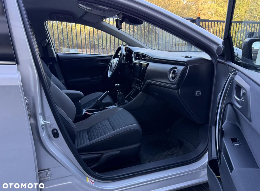 Toyota Auris 1.6 Prestige - 11