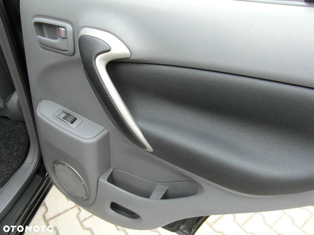 Toyota RAV4 4x4 Sol - 33