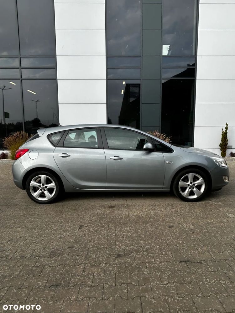 Opel Astra 1.6 Edition 111 Jahre - 11