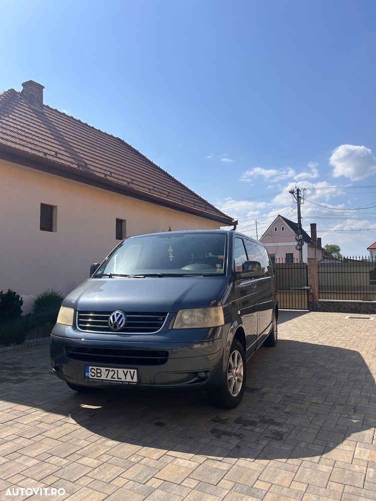 Volkswagen Caravelle - 1