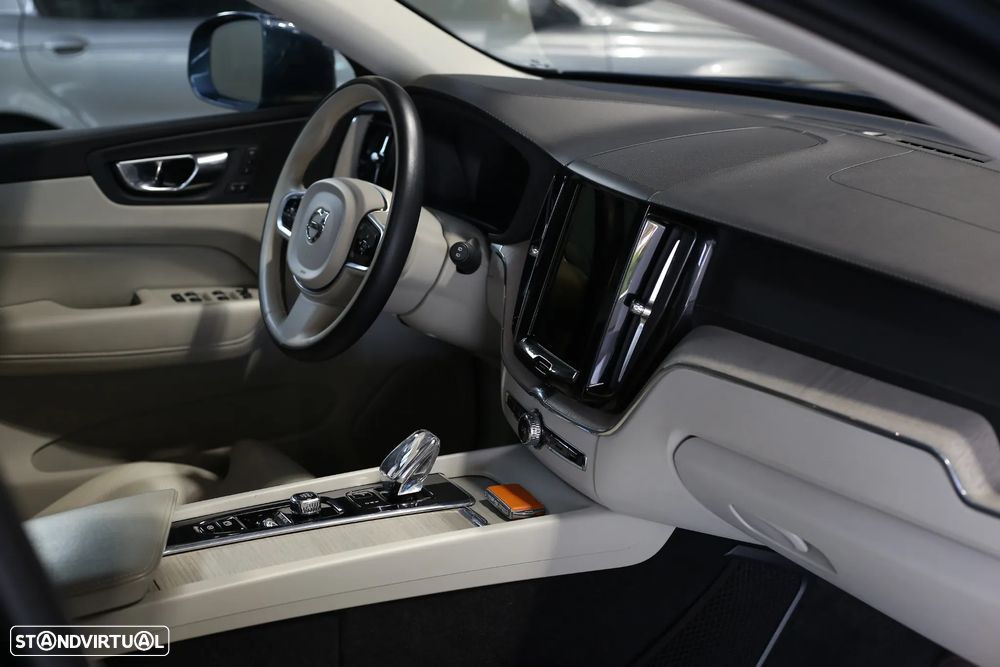 Volvo XC 60 2.0 T6 PHEV Inscription Expression AWD - 11