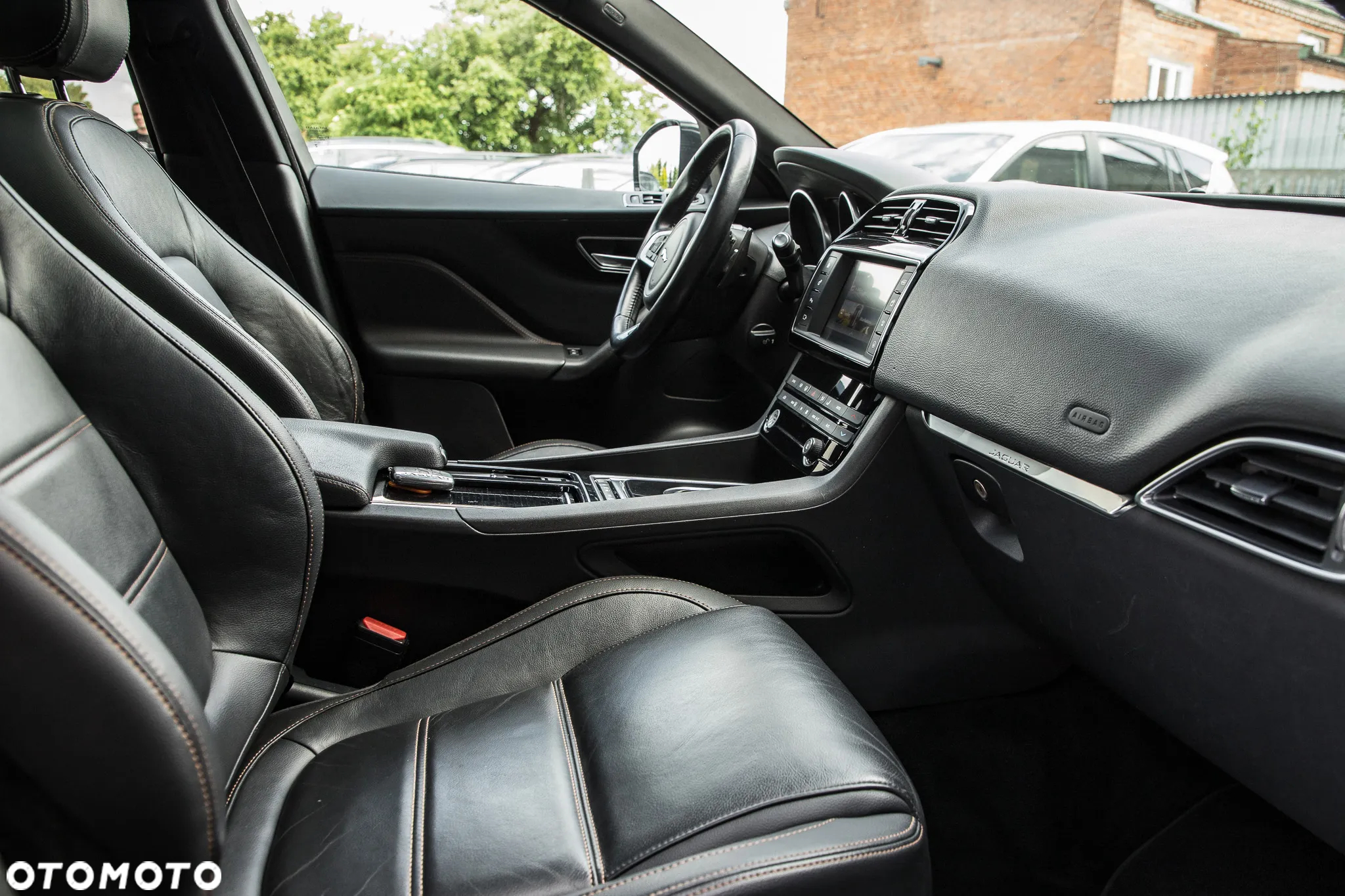 Jaguar F-Pace 2.0 i4D AWD Prestige - 32