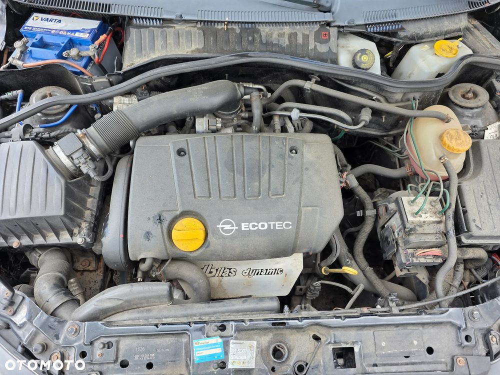 Opel Corsa 1.8 16V Sport - 12
