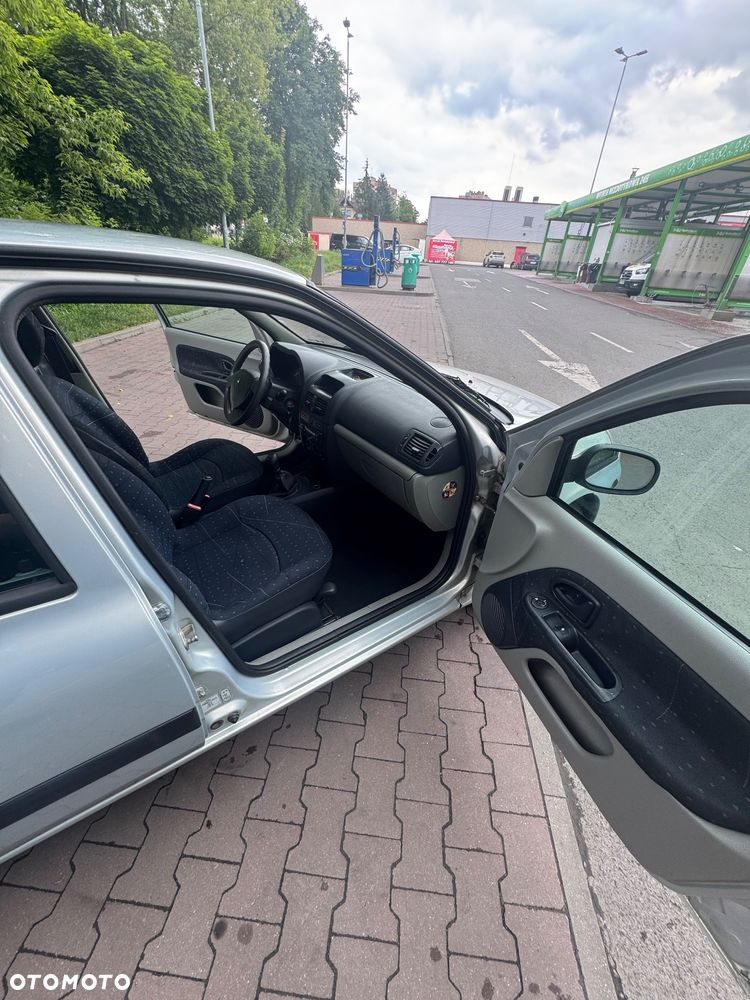 Renault Clio 1.2 16V Alize - 10