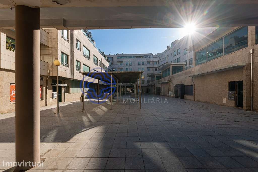 IMPERDÍVEL APARTAMENTO T4 COM EXCELENTES ÀREAS  EM ESPINHO JUNTO À PRA - Grande imagem: 2/41