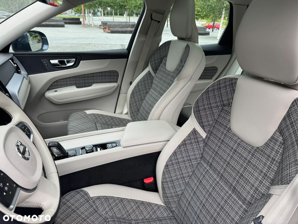 Volvo XC 60 T6 Plug-In Hybrid AWD Inscription - 9