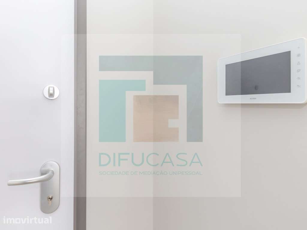 Moradia Isolada T4 Duplex com Piscina e Garagem - Grande imagem: 2/60