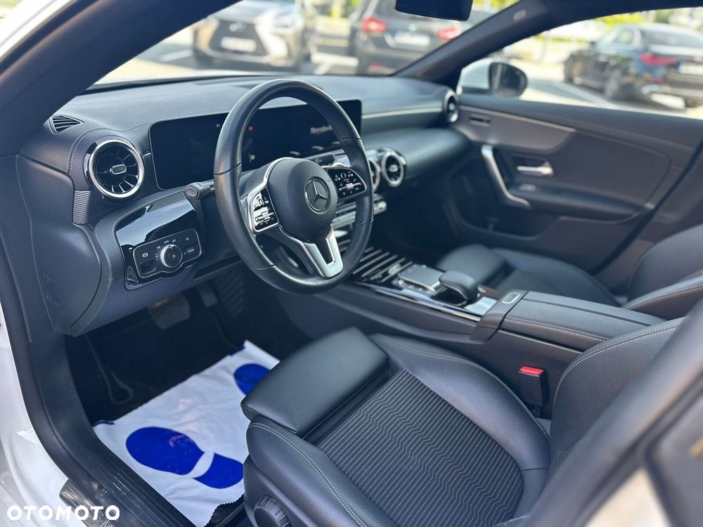Mercedes-Benz CLA 200 Progressive 7G-DCT - 12