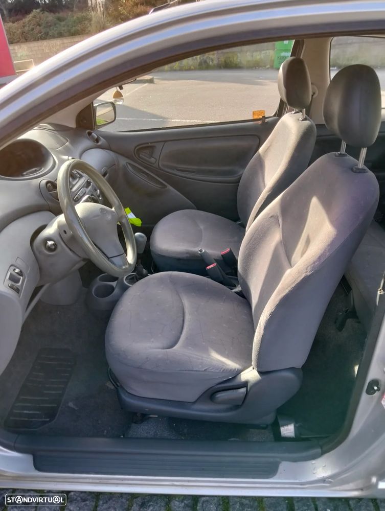 Toyota Yaris 1.0 Eco - 10