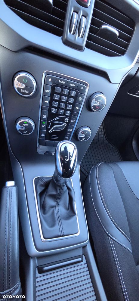 Volvo V40 T3 Drive-E Momentum - 22