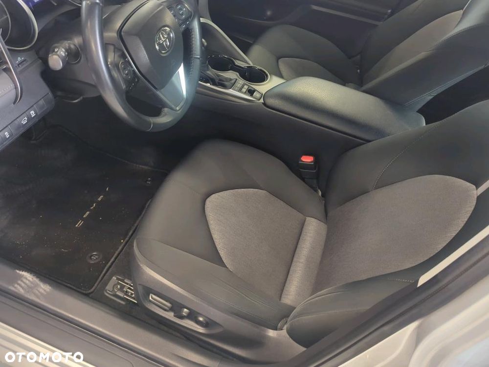 Toyota Camry - 17