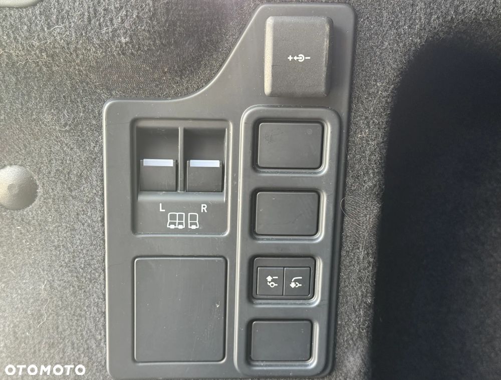Land Rover Discovery 3.0 D250 mHEV R-Dynamic S - 23