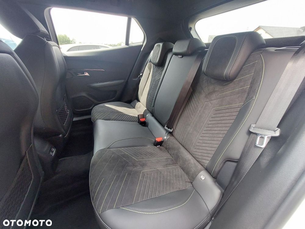 Peugeot 2008 PureTech mHEV GT Exclusive e-DCS6 - 11