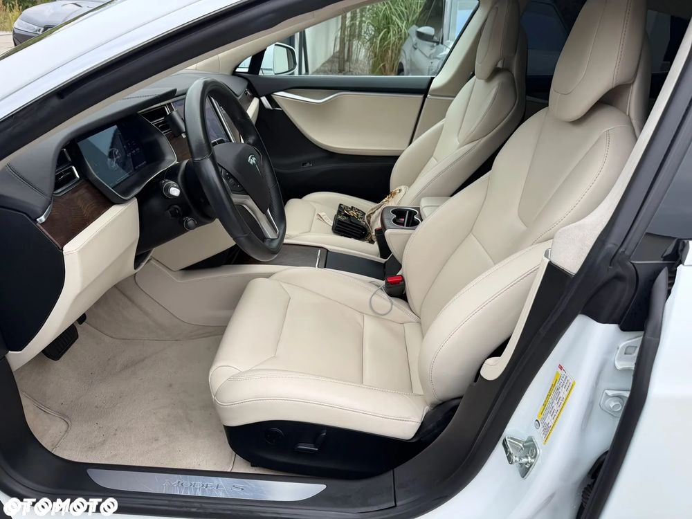 Tesla Model S - 26
