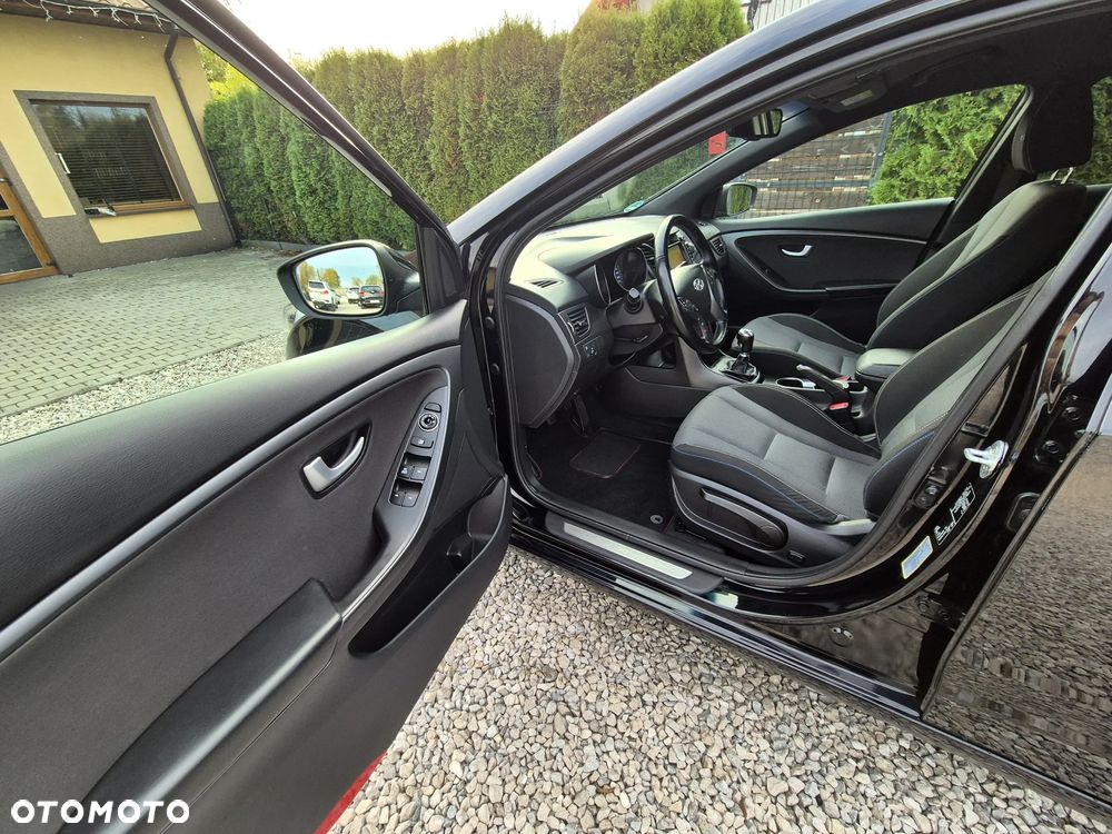 Hyundai i30 blue Kombi 1.6 GDi Passion - 18