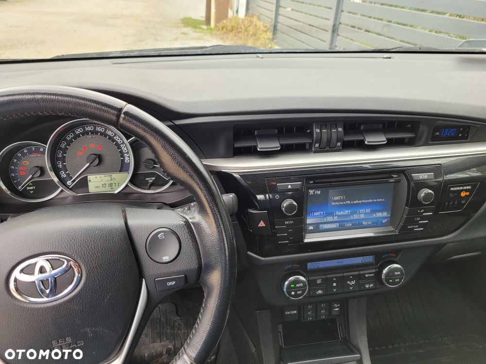 Toyota Corolla 1.6 Premium + - 16