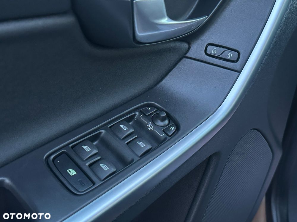 Volvo XC 60 2.4D DRIVe - 26