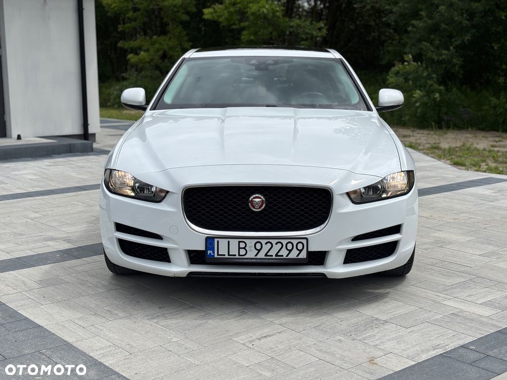 Jaguar XE 2.0 T Prestige - 2
