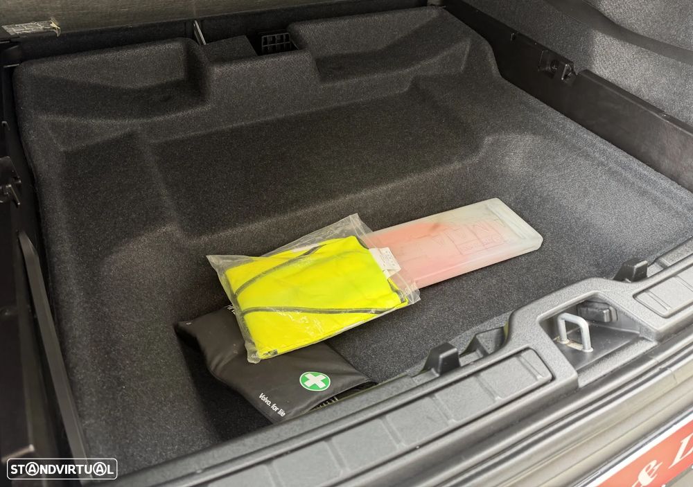 Volvo XC 40 1.5 T3 Momentum Tech Edition - 31