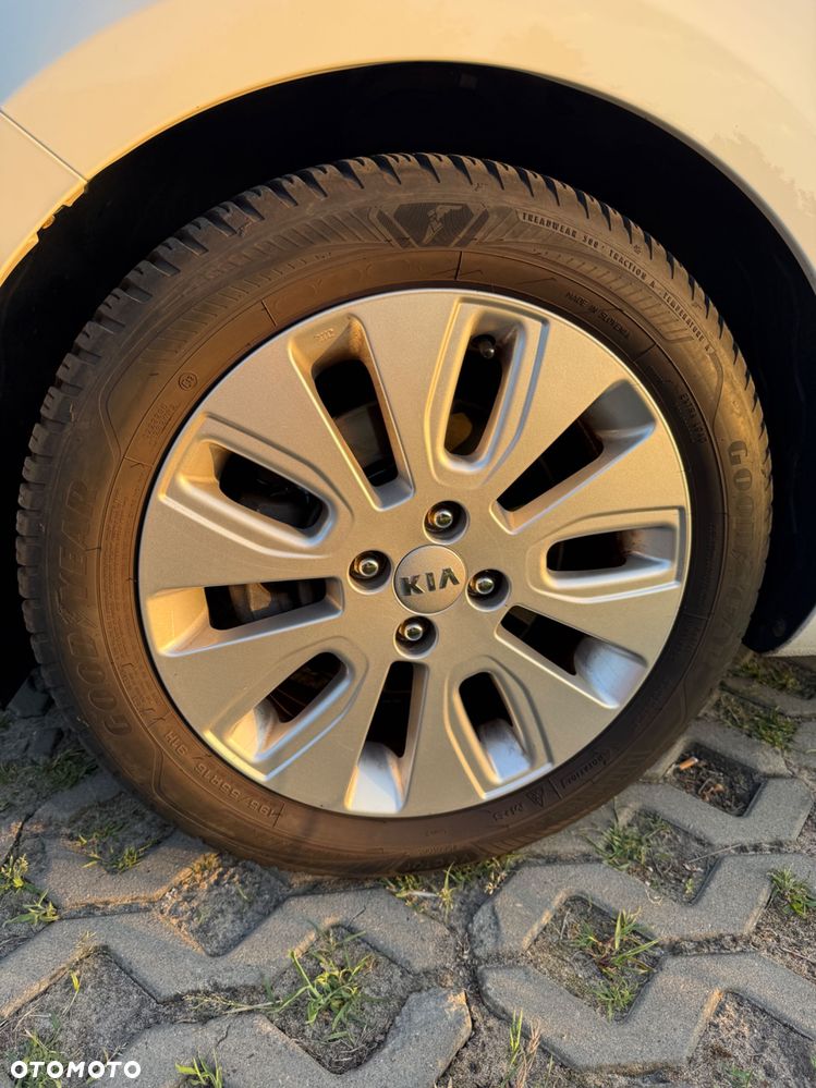 Kia Rio - 7