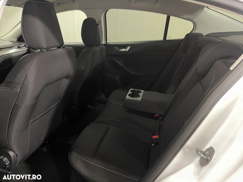 Ford Focus 1.5 EcoBlue 8AT Titanium - 12